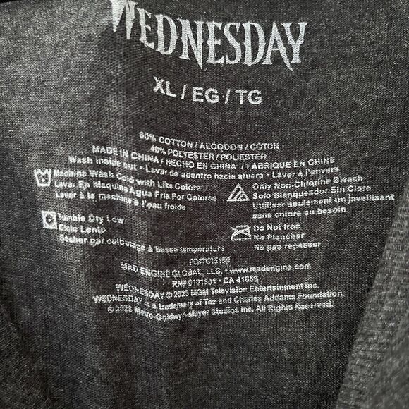 NWT Wednesday Adams Unisex Jenna Ortega Gray Graphic T-Shirt Halloween - XL - Picture 3 of 5